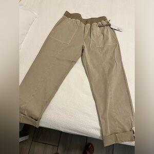 Soft Surroundings 
MEDINA CONVERTIBLE CROP PANTS